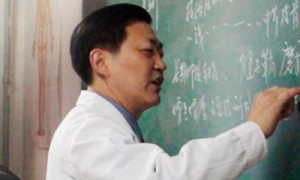 施晓阳教授在马来西亚教授针刀医学